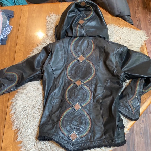 Anahata 💚 Designs Leather Jacket w/ hood and removable sleeves Handmade in Bali - Picture 14 of 15